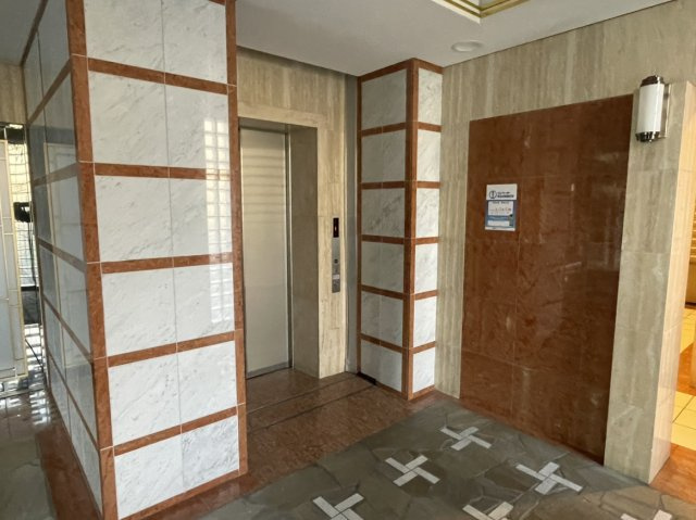 アルファステイツ宮西Ⅱのその他共用部分|エレベーターは鍵をかざすだけで居住階まで移動します