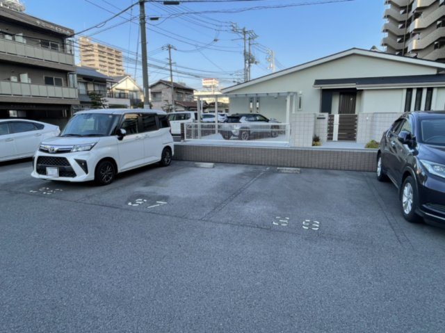 アルファステイツ宮西Ⅱの駐車場|敷地内駐車場1台無料！