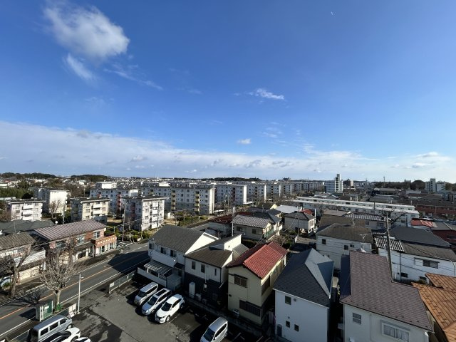 小金原第5コーポラスの展望|開放感のある眺望が魅力。前面に遮るものが少なく、気持ちの良い景色を楽しめます。