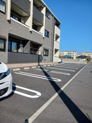 【駐車場】 | ジュネス | 駐車スペースもあります