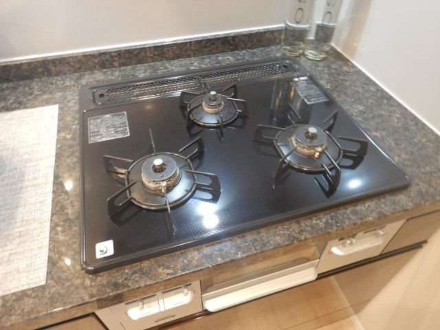 シティタワーズ東京ベイイーストタワーのキッチン|ガスコンロ3口