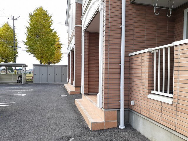 サニーヒルズＡのエントランス|ゆとりのあるエントランスです