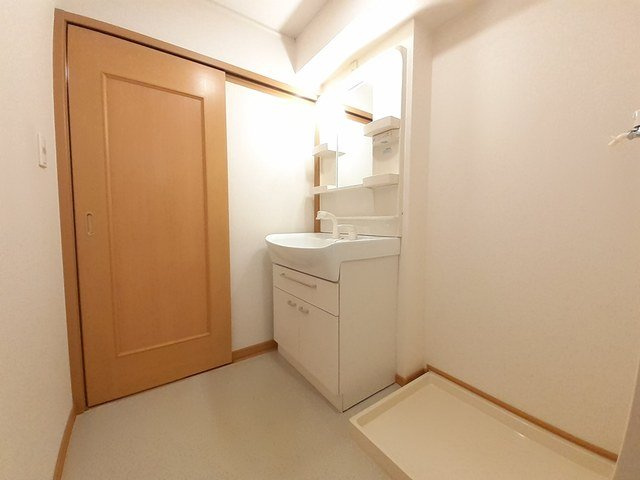 サニーヒルズＡの洗面所|コンパクトで使いやすい洗面所