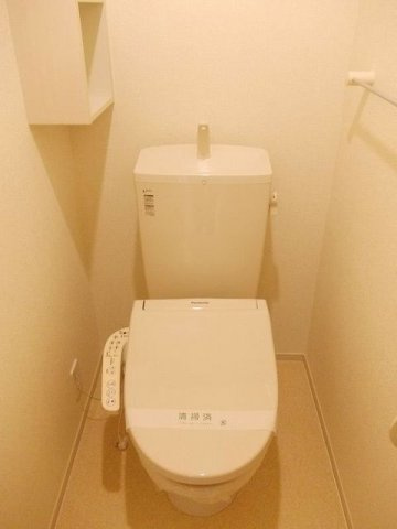 エアリーヒルⅣのトイレ|落ち着いた色調のトイレです