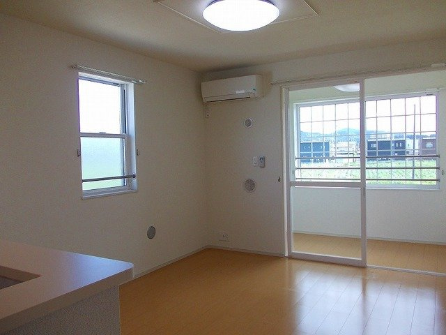 エアリーヒルⅣの居間・リビング|使いやすい居間です