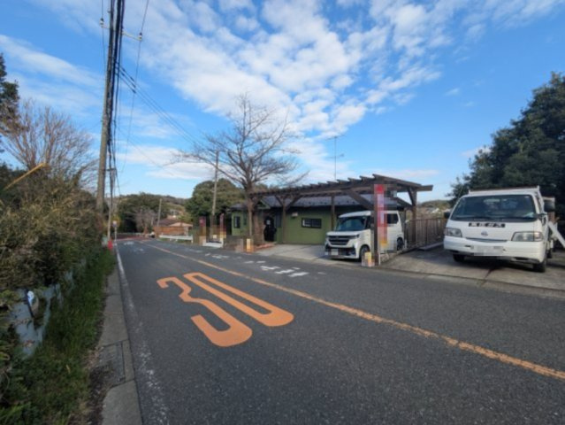 鎌倉山　自然豊かな住環境　５LDK＋２Sの前面道路含む現地写真|前面道路