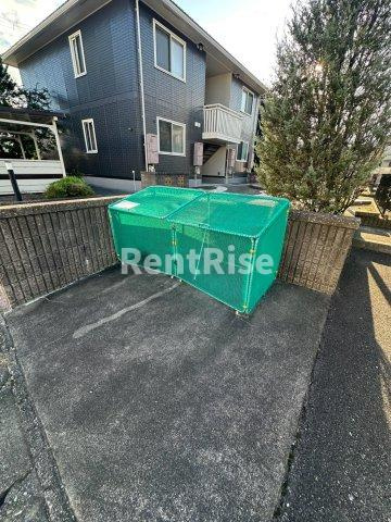 メゾン山和の居間・リビング