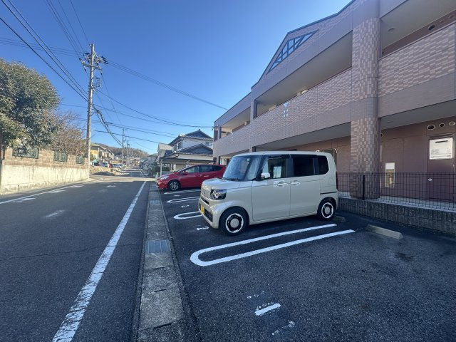 スカイパラスⅠの駐車場