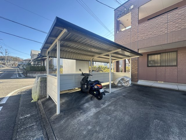 スカイパラスⅠの駐車場