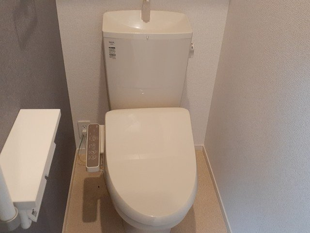 エスポワール旭台のトイレ|落ち着いた色調のトイレです