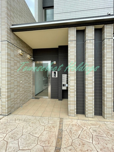藤沢市城南１丁目の賃貸マンションのエントランス