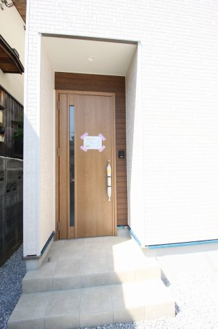 一宮中町　【特別価格】　新築戸建　⑨　　の玄関