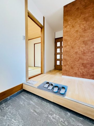 東白川台4丁目貸家の玄関