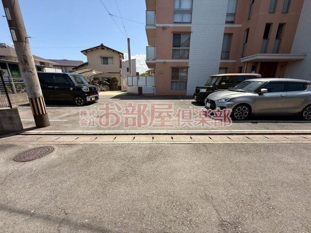 ヴィラ・ジャスミンの駐車場|駐車スペースもあります