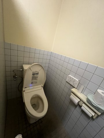 津山市戸島貸事務所　45.10㎡のトイレ|男子トイレ（共用）