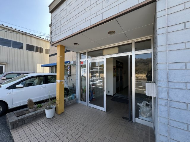 津山市戸島貸事務所　45.10㎡のエントランス|１階共用部分
