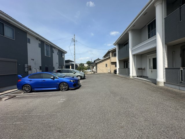 クレールBの駐車場