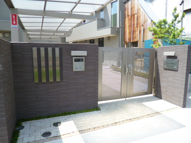 メゾン アネシスのエントランス|オートロック付き☆防犯カメラあり