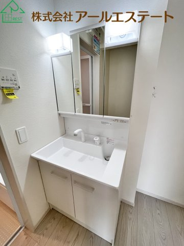 加古川市野口町北野12期　新築戸建の独立洗面台