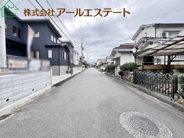 加古川市野口町北野12期　新築戸建の前面道路含む現地写真