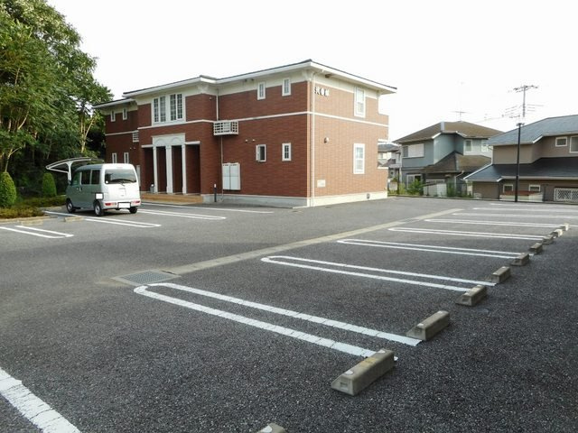 さくらヒルズ霞台　弐番館の駐車場