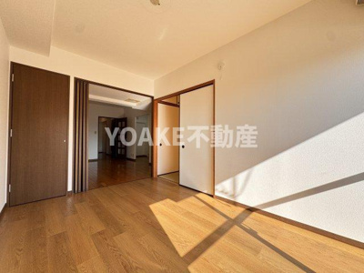 【居間・リビング】 | コーポレート中央林間2号棟 | 画像は別部屋のものです。相違がある場合、現況優先。