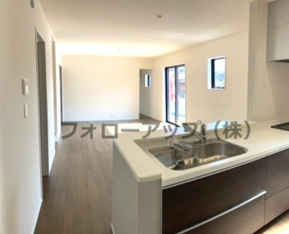 リーブルガーデン筑後市長浜第四のキッチン|コンパクトなキッチンで掃除もラクラク