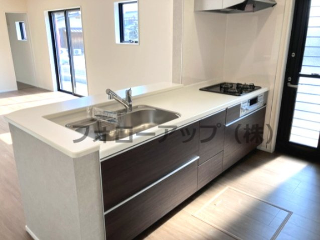 リーブルガーデン筑後市長浜第四のキッチン|コンパクトなキッチンで掃除もラクラク