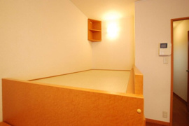 落ち着いて過ごせるお部屋なので、寝室にいかがでしょうか