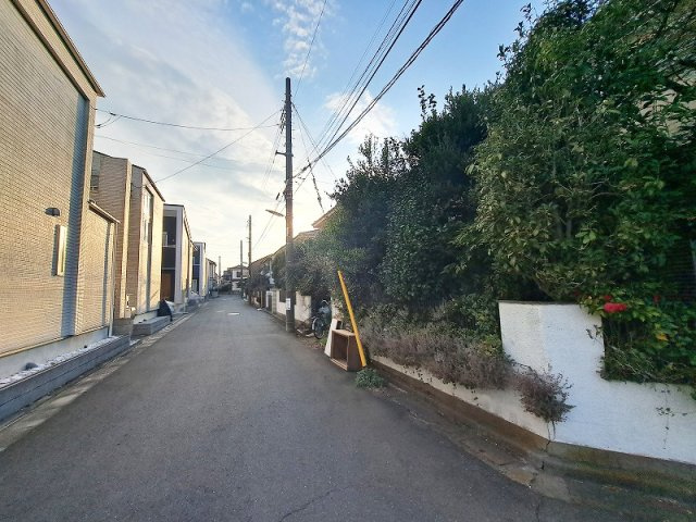 【前面道路含む現地写真】 | 練馬区西大泉町　建築条件無売地　全1区画　(保谷店) | 周辺施設充実で暮らしに便利な住環境です。