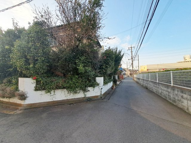 【前面道路含む現地写真】 | 練馬区西大泉町　建築条件無売地　全1区画　(保谷店) | 実際に足を運ぶことで広さや陽当り、周辺施設も確認でき、暮らしていくイメージも膨らみます。お問い合わせの上、ぜひ現地をご確認ください。