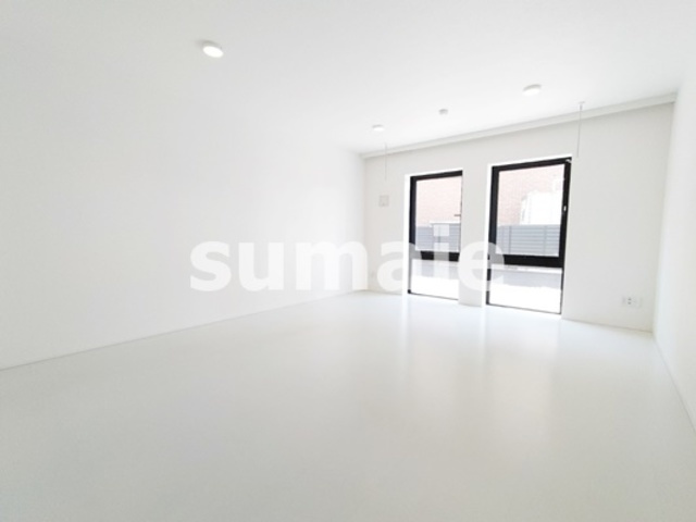 ゼルコヴァの居間・リビング|白で統一されたシンプルなお部屋です☆