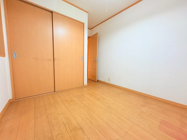 大庭町一丁目76-16の洋室