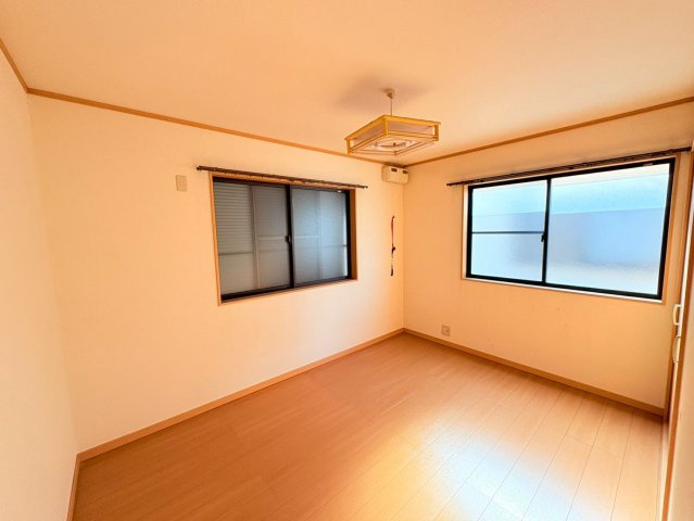 大庭町一丁目76-16の洋室