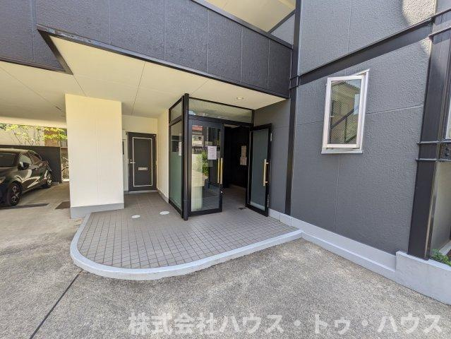 ラ・メゾン本八幡のエントランス