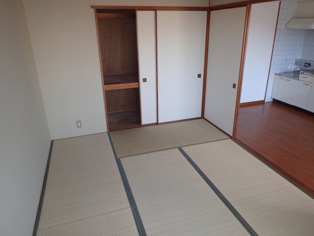 シャンポール鶴見の和室