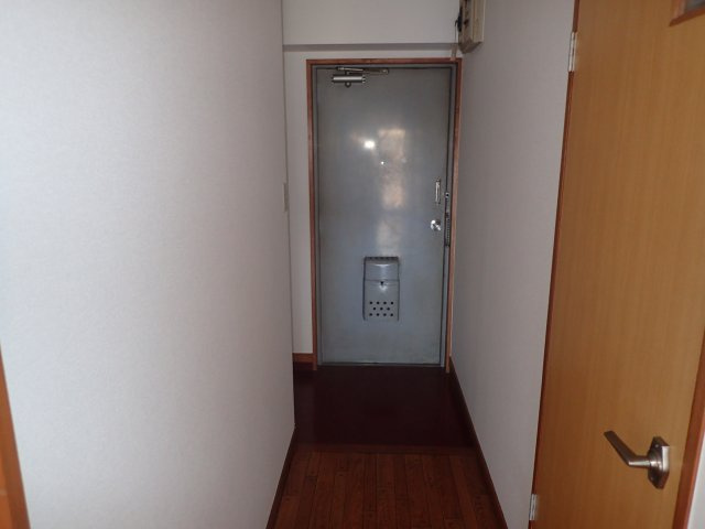 シャンポール鶴見の玄関