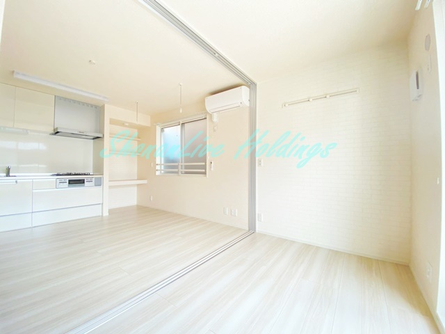 藤沢市長後のアパートの居間・リビング