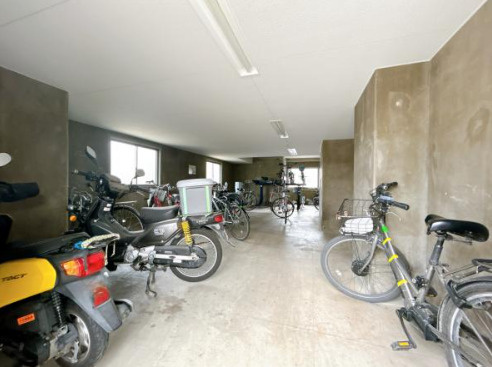 クレストテラス佐鳴台　中央区佐鳴台5丁目の駐車場