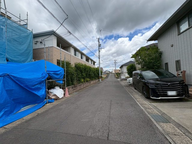 新築戸建　各務原市那加日吉町　全1区画分譲の前面道路含む現地写真|「現地（2026年4月27日）撮影」　
■前面道路　
■ヤマダ不動産　株式会社リライフ