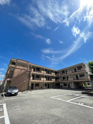 ファミーユ仁川の外観