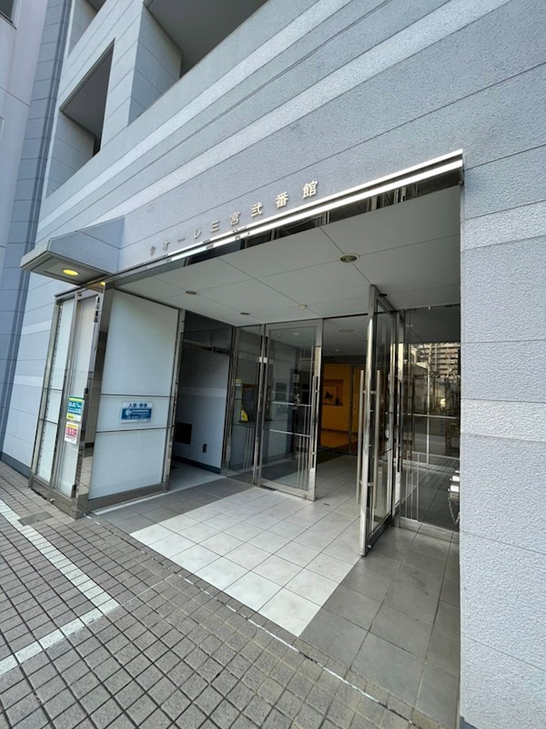 クオーレ三宮弐番館のエントランス