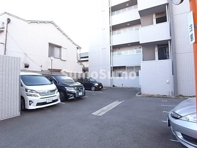 コンフォールメゾンの駐車場|駐車場です