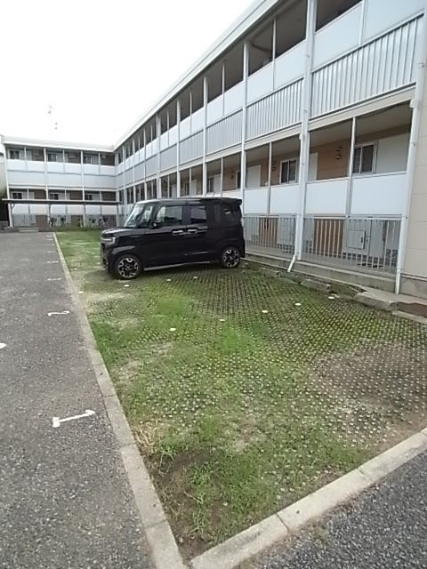 レオパレスT&Yの駐車場