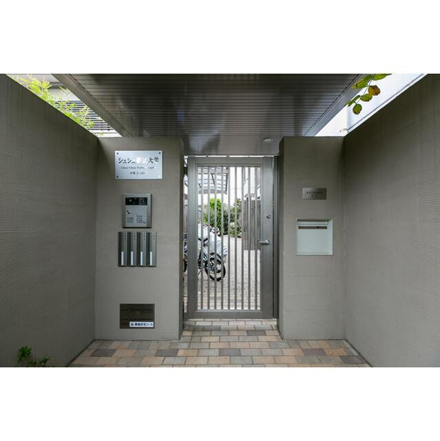 シュシュ都立大学のエントランス