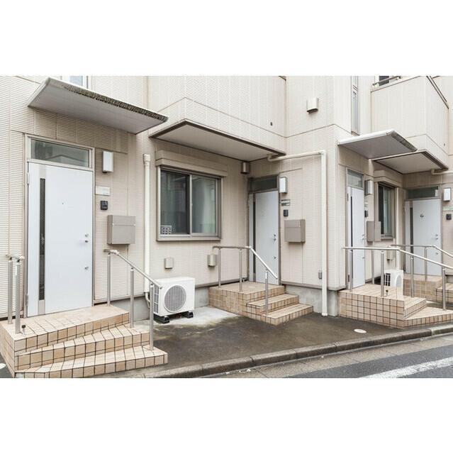 プレジール駒沢のエントランス