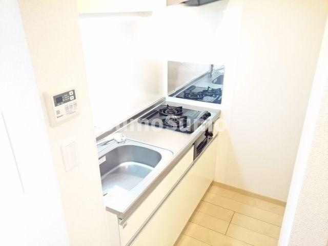 リヴァージュ出来島のキッチン|コンパクトなキッチンで掃除もラクラク