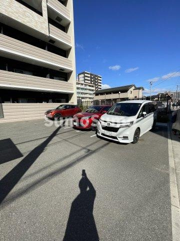 アーヴェンス吉塚の駐車場