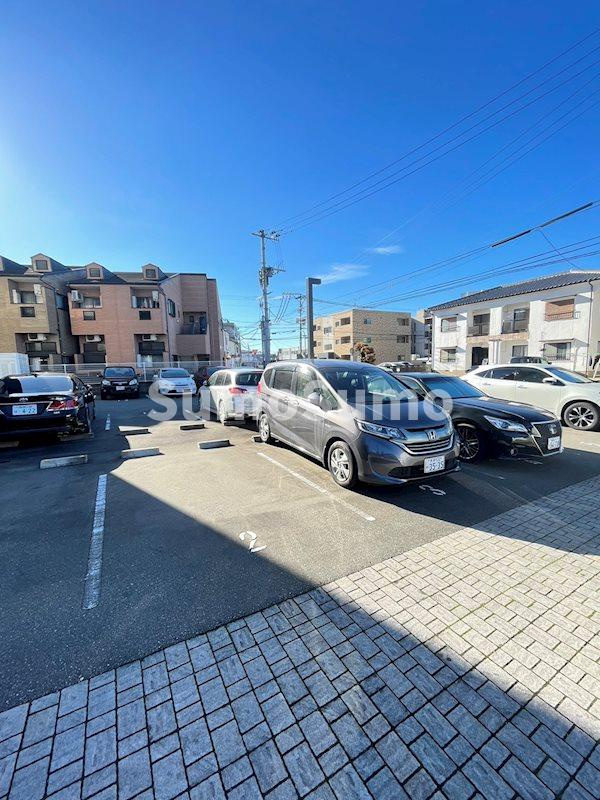 クレメンティアの駐車場
