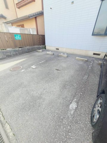 ヴィラ上甲子園の駐車場